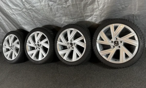 ORIGINAL VW GOLF 8 225/40 R18 Bergamo Winterreifen 5H0601025M