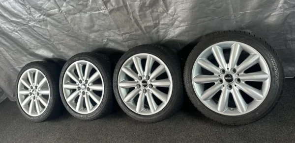 Mini One Cooper S F55 F56 F57 205/45 R17 Winterreifen Cosmosspoke